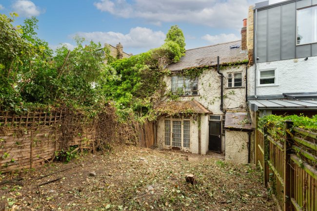 62 Danecroft, Herne Hill, London SE24 9NZ 7