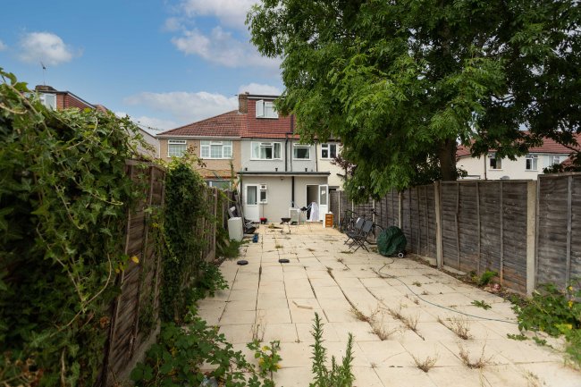 12 Sunningdale Avenue, Feltham, Hounslow TW13 5JT 6