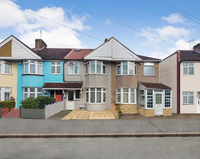 12 Sunningdale Avenue, Feltham, Hounslow TW13 5JT 6