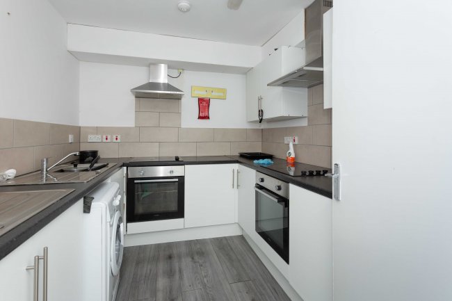 12 Sunningdale Avenue, Feltham, Hounslow TW13 5JT 6