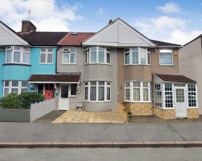 12 Sunningdale Avenue, Feltham, Hounslow TW13 5JT 6