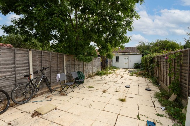 12 Sunningdale Avenue, Feltham, Hounslow TW13 5JT 6