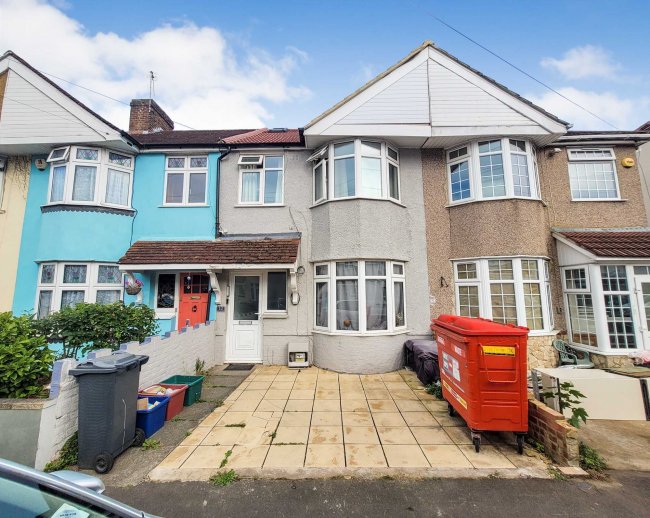 12 Sunningdale Avenue, Feltham, Hounslow TW13 5JT 6