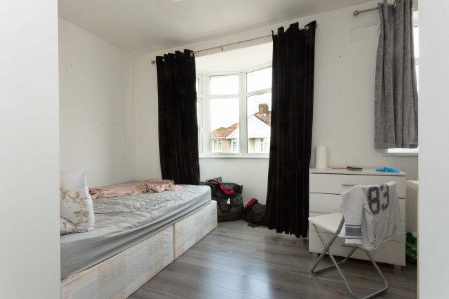 12 Sunningdale Avenue, Feltham, Hounslow TW13 5JT 6