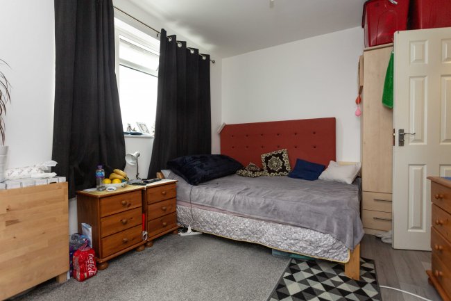 12 Sunningdale Avenue, Feltham, Hounslow TW13 5JT 6