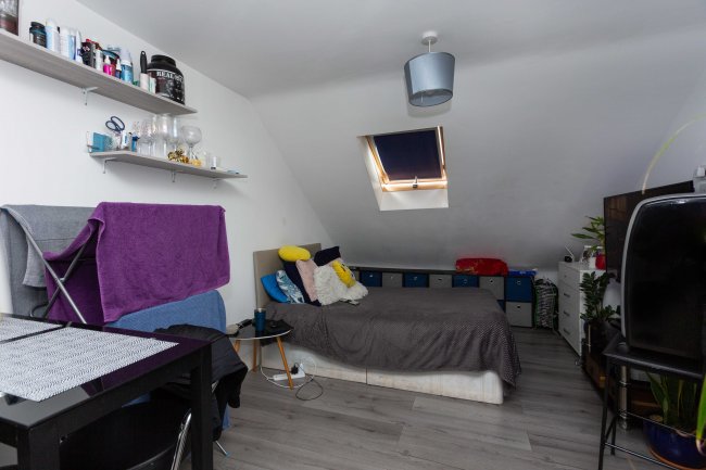 12 Sunningdale Avenue, Feltham, Hounslow TW13 5JT 6