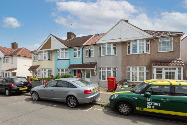 12 Sunningdale Avenue, Feltham, Hounslow TW13 5JT 6