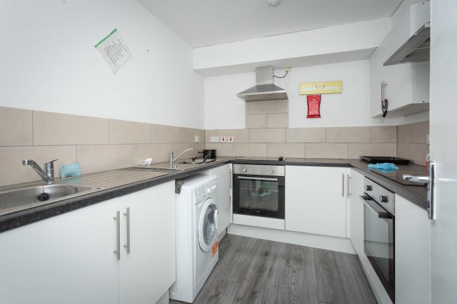 12 Sunningdale Avenue, Feltham, Hounslow TW13 5JT 6