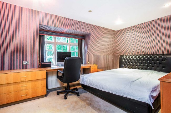 64 Beech Hill, Hadley Wood, Herts EN4 0JJ 9