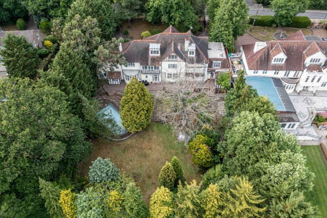 64 Beech Hill, Hadley Wood, Herts EN4 0JJ 9