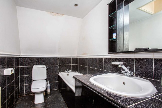 64 Beech Hill, Hadley Wood, Herts EN4 0JJ 9