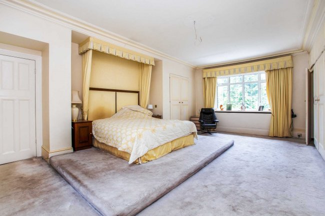 64 Beech Hill, Hadley Wood, Herts EN4 0JJ 9