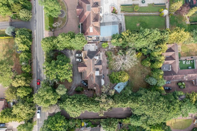 64 Beech Hill, Hadley Wood, Herts EN4 0JJ 9