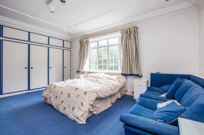 64 Beech Hill, Hadley Wood, Herts EN4 0JJ 9