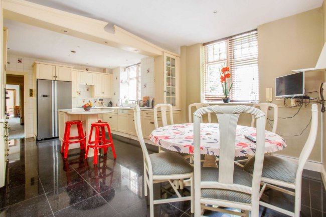 64 Beech Hill, Hadley Wood, Herts EN4 0JJ 9