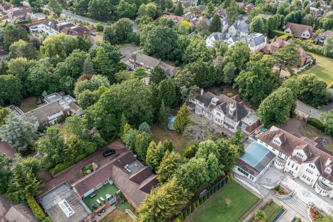 64 Beech Hill, Hadley Wood, Herts EN4 0JJ 9