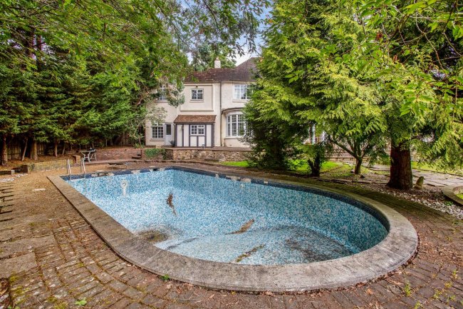 64 Beech Hill, Hadley Wood, Herts EN4 0JJ 9