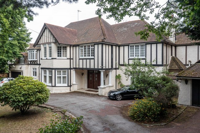 64 Beech Hill, Hadley Wood, Herts EN4 0JJ 9