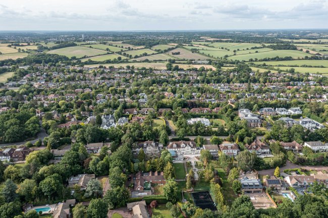 64 Beech Hill, Hadley Wood, Herts EN4 0JJ 9