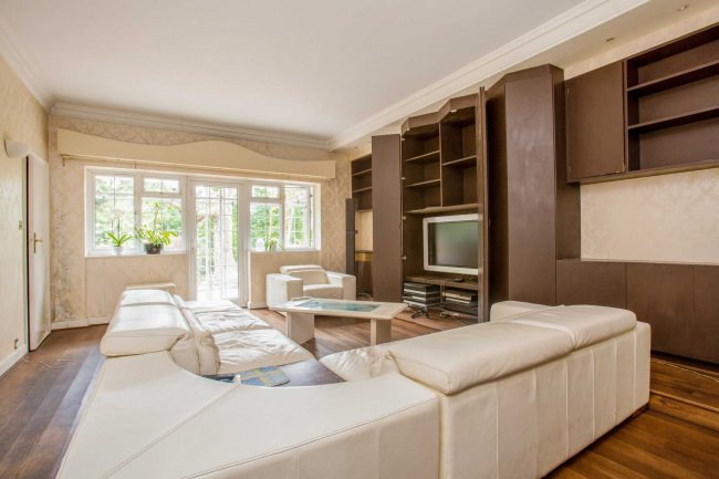 64 Beech Hill, Hadley Wood, Herts EN4 0JJ 9