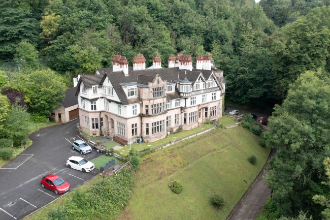 Cromford Court, Mansion House, 2 Derby Road, Matlock Bath, Derbyshire DE4 3PY 10