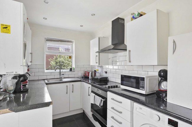 2 Gladstone Park Gardens, Cricklewood, London NW2 6JU 5