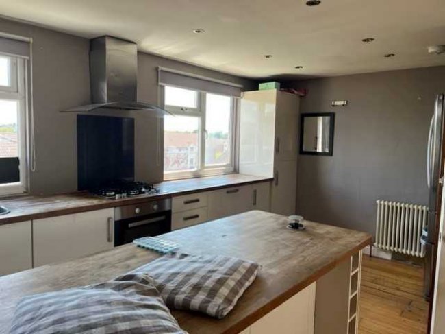 2 Gladstone Park Gardens, Cricklewood, London NW2 6JU 5