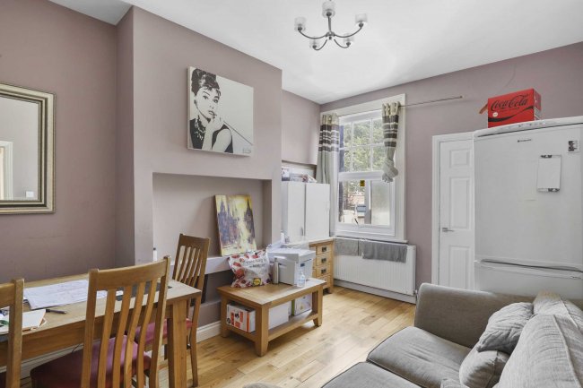 2 Gladstone Park Gardens, Cricklewood, London NW2 6JU 5