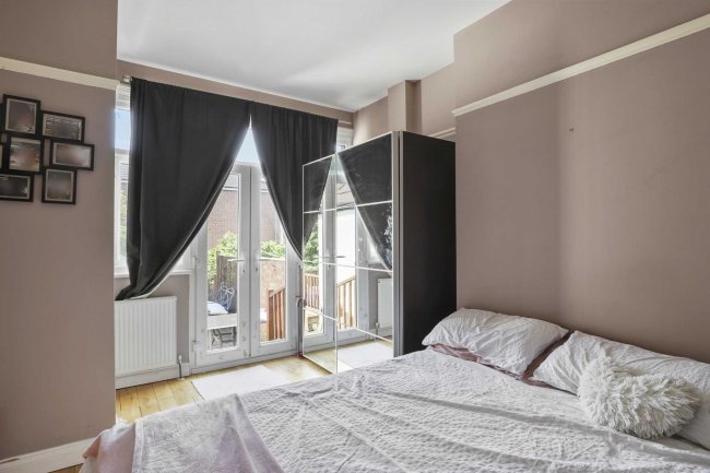 2 Gladstone Park Gardens, Cricklewood, London NW2 6JU 5