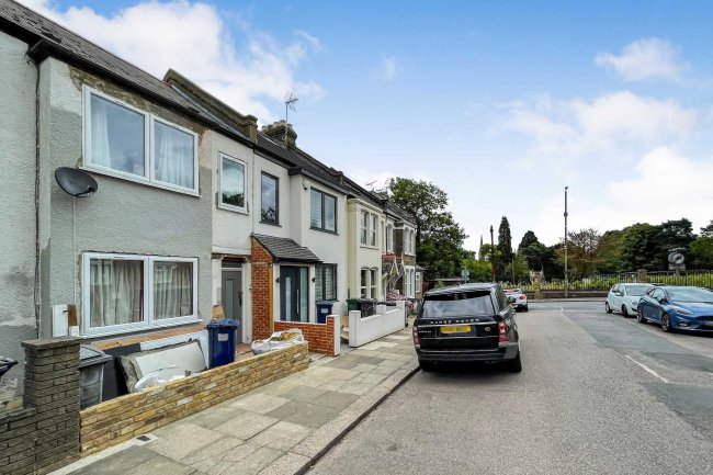 7 Brunswick Ave, Friern Barnet, London N11 1HP 3