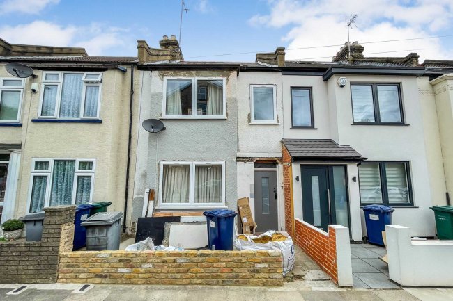 7 Brunswick Ave, Friern Barnet, London N11 1HP 3