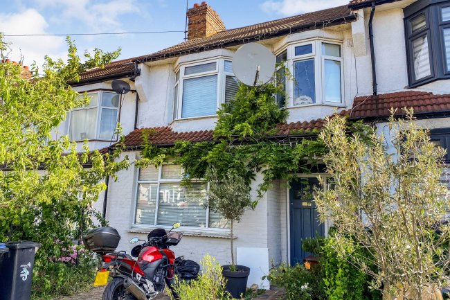 3 Bexhill Road, Arnos Grove, London N11 2RG 4