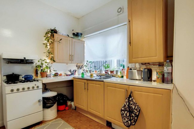 300c Brockley Road, Brockley, London SE4 2RA 8