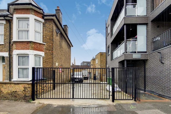 300c Brockley Road, Brockley, London SE4 2RA 8