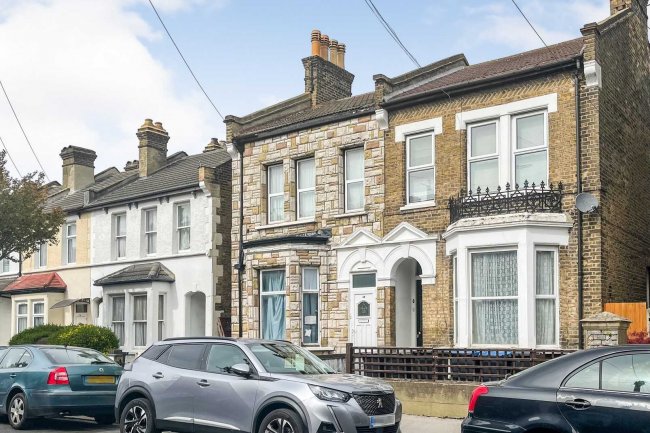 45 Limes Road, Croydon, Surrey CR0 2HF
 7