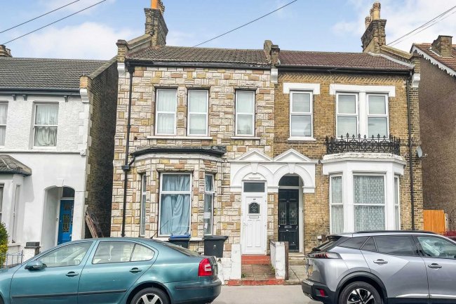 45 Limes Road, Croydon, Surrey CR0 2HF
 7