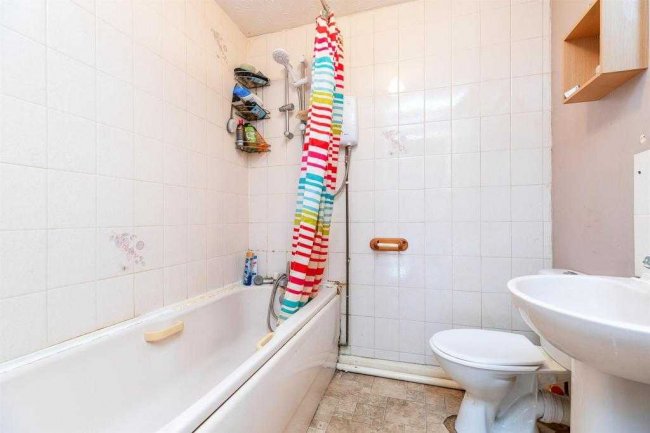 49 Broome Way, Banbury, Oxfordshire OX16 3WQ
 1