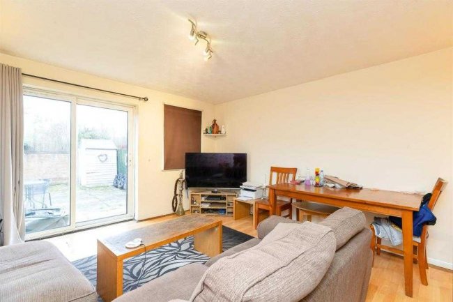 49 Broome Way, Banbury, Oxfordshire OX16 3WQ
 1