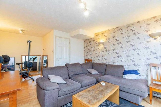 49 Broome Way, Banbury, Oxfordshire OX16 3WQ
 1