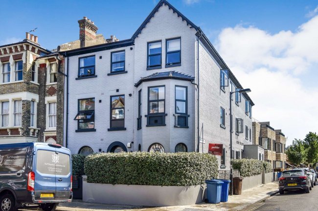 Tiffany Court, 67 Oakhurst Grove, East Dulwich, London SE22 9AG 1