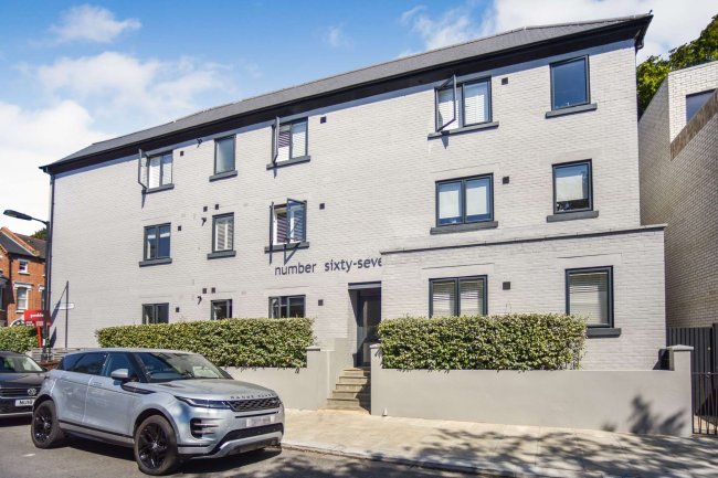 Tiffany Court, 67 Oakhurst Grove, East Dulwich, London SE22 9AG 1