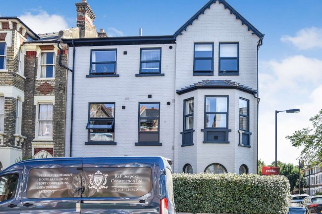 Tiffany Court, 67 Oakhurst Grove, East Dulwich, London SE22 9AG 1