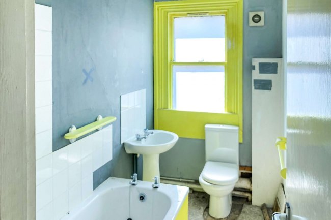 Flats 1-10, The Queens Hotel, Oswald Road, Oswestry, Shropshire SY11 1RB 
 8