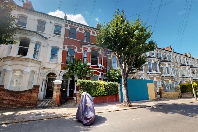 26C Beauchamp Road, Clapham London, SW11 1PQ
 8