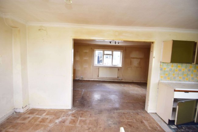 8 Water Street, Aberarth, Dyfed, SA46 0LN
 9