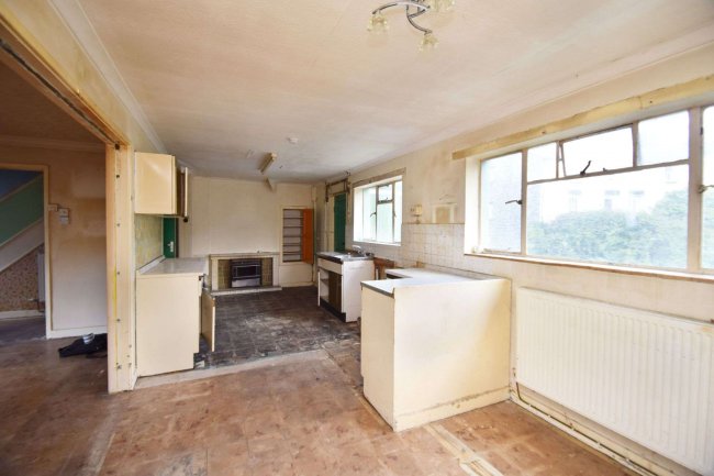 8 Water Street, Aberarth, Dyfed, SA46 0LN
 9