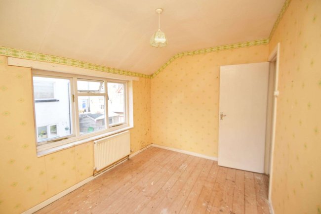 8 Water Street, Aberarth, Dyfed, SA46 0LN
 9