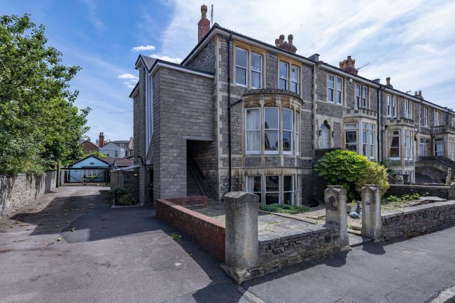 Garden Apartment, 1A Rockleaze Avenue, Sneyd Park, Bristol BS9 1NG
 8