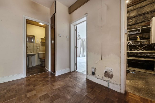 Garden Apartment, 1A Rockleaze Avenue, Sneyd Park, Bristol BS9 1NG
 8