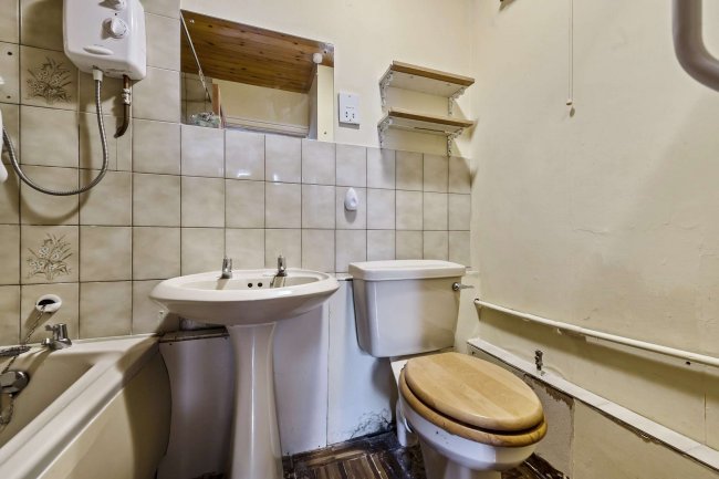 Garden Apartment, 1A Rockleaze Avenue, Sneyd Park, Bristol BS9 1NG
 8